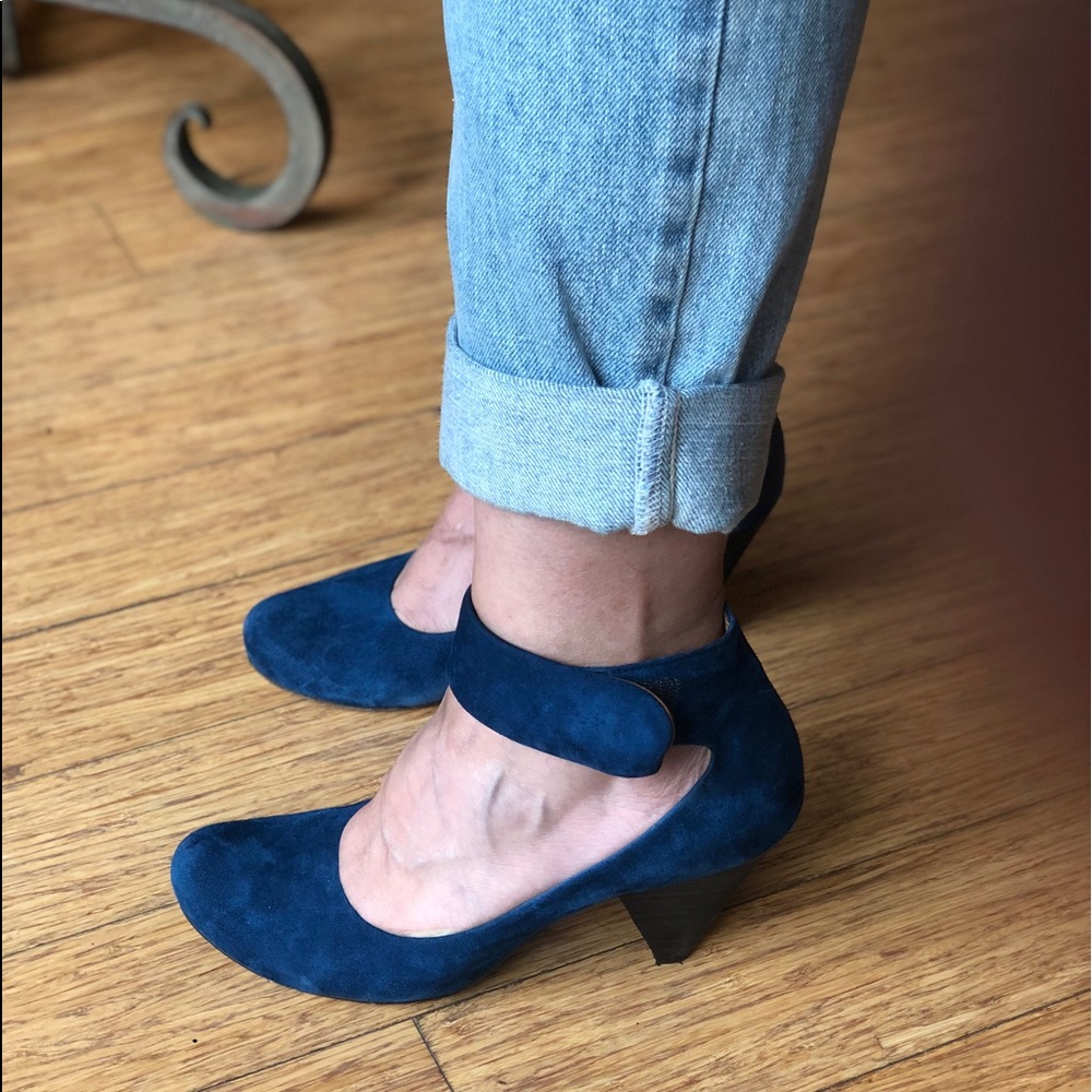 Coclico suede pump 8.5 US (39.5 Euro), heels 3.5” - Picture 3 of 8